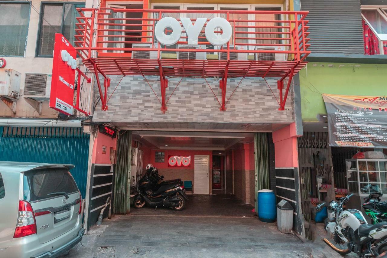 Hotel Oyo 730 Wisma 38 2*